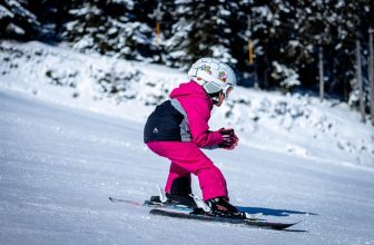 skiing, child, sporty, nature, winter sports, young, winter, fun, little girl, ski, childhood, snow, snowy, slope, ski slope, winter clothes, winter clothing